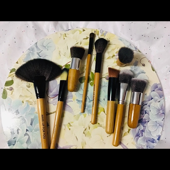 Beautiful Wooden Makeup Brushes 9 Pieces - Picture 3 of 5